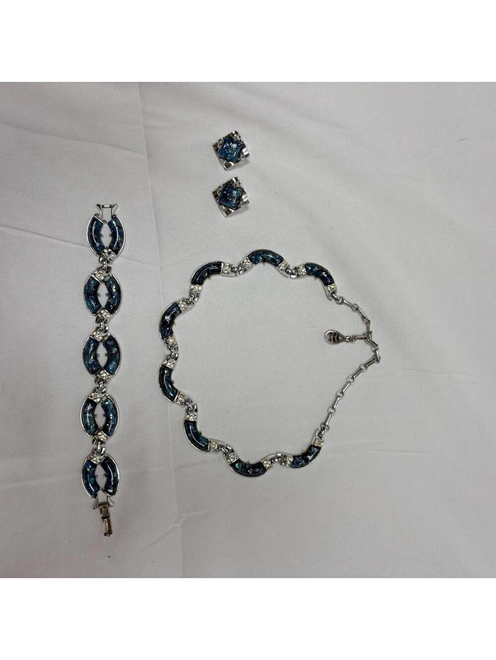 Vintage 1950's Coro Blue and Silver Confetti Lucite Jewelry Set - Picture 2 of 6